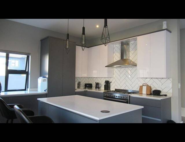 3 BEDROOM HOUSE FOR SALE IN OLIVEDALE